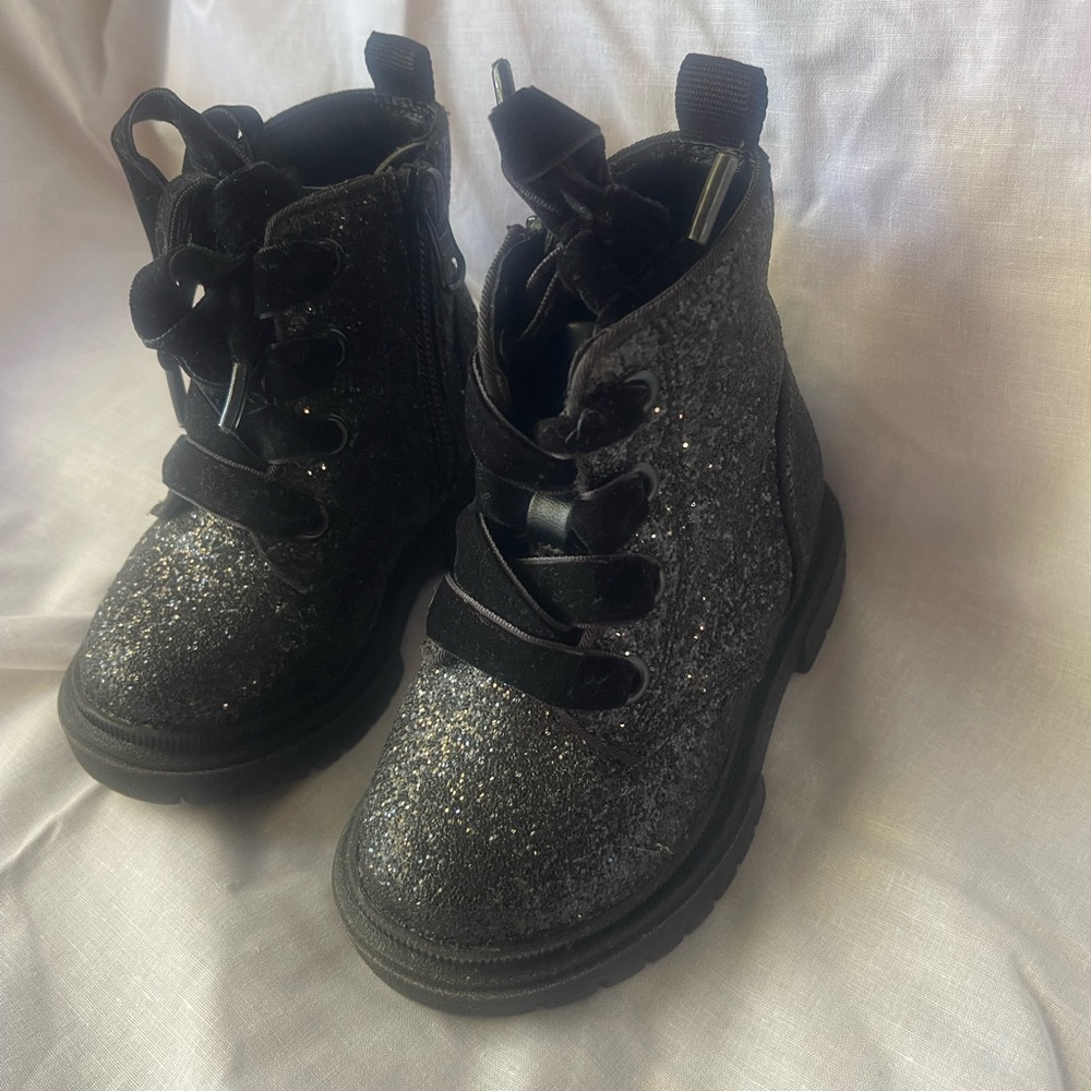 Girls boots size 5